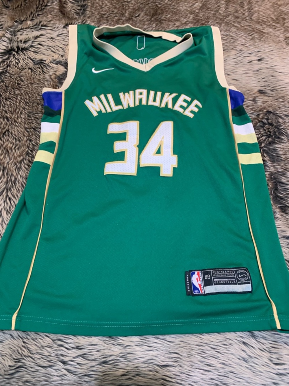 NBA Milwaukee Bucks Jersey 
Giannis Antetokounmpo Nike connect Swingman 48 XL
